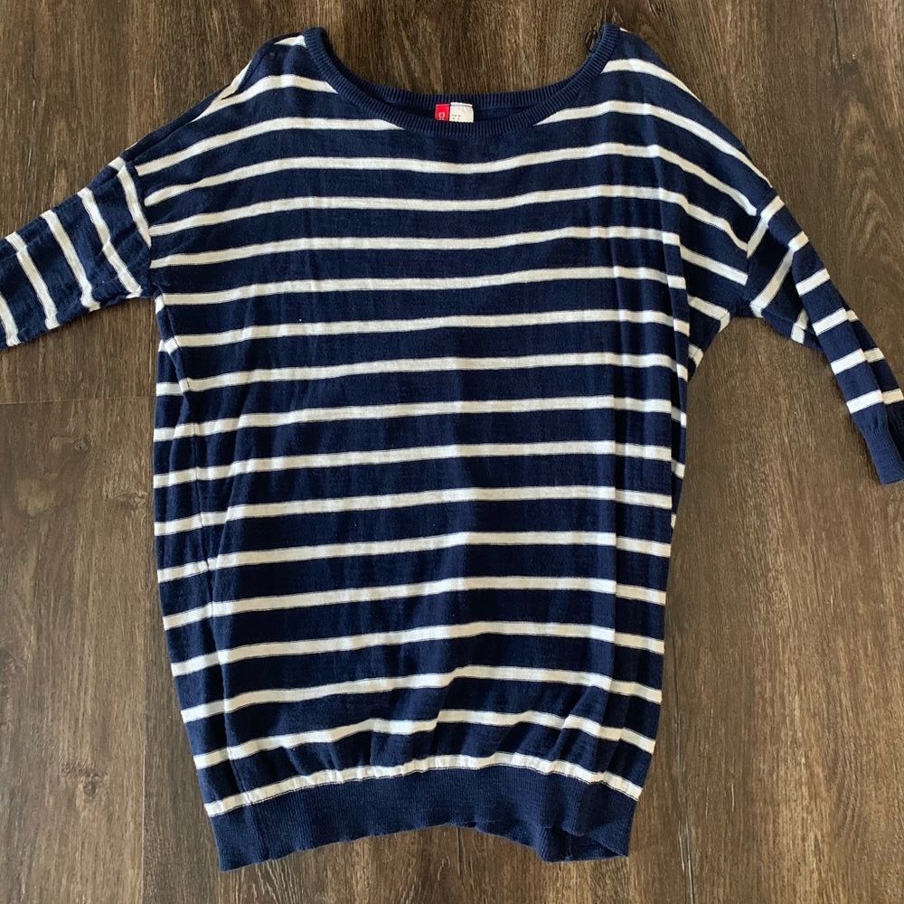 Navy striped boat neck top. Sz 8